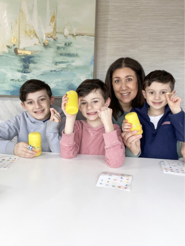 krissy and her kids with hiya health multivitamins